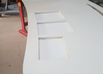 Sendepult lackiert weiss für Studio Luzern Sendepult lackiert weiss für Studio Luzern auris haymoz & reinhard gmbh