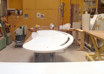 Sendepult lackiert weiss für Studio Luzern Sendepult lackiert weiss für Studio Luzern