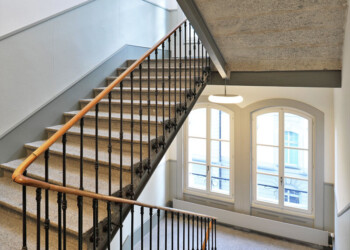 Fussladen nicht brennbar RF1 in Treppenhaus Fussladen nicht brennbar RF1 in Treppenhaus Architektur Dimension-X AG, Bern