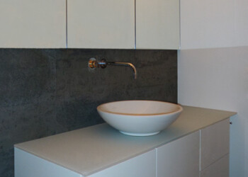 Spiegelschrank und Waschtischunterbau in Muri b. Bern