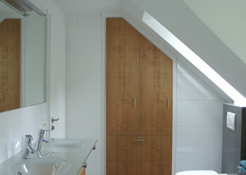 Passgenauer Einbauschrank in Kirschbaum in Gümligen