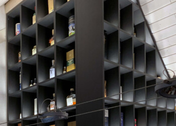 Whisky Regal exklusiv in Galtern Whisky Regal exklusiv in Galtern MDF lackiert schwarz mit LED