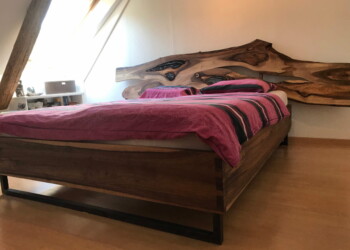 Bett mit Kopfteil in Nussbaum massiv Bett mit Kopfteil in Nussbaum massiv