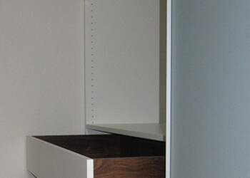 Einbauachrank in Köniz Einbauachrank in Köniz mit Nussbaumholz-Schublade