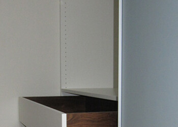 Einbauachrank in Köniz Einbauachrank in Köniz mit Nussbaumholz-Schublade