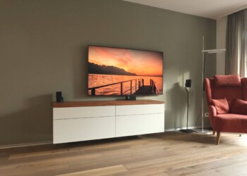 Sideboard mit Klappen und Schubladen Sideboard mit Klappen und Schubladen