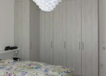 Schrank in Gümligen Schrank in Gümligen Schlafzimmerschrank nach Mass