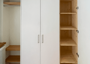 Öko-Garderobenschrank Öko-Garderobenschrank Schrank Fichte geseift, Eichentablare geölt