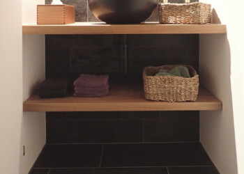 Waschtischabdeckung in Ortschwaben Waschtischabdeckung in Ortschwaben