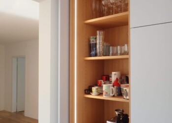 Küche in Wabern Küche in Wabern Nischemöbel Eiche, mit LED Leuchten und versenkbarer Türe