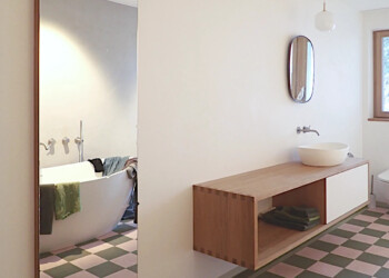 Spiegelschrank und Waschtischunterbau in Rosshäusern Spiegelschrank und Waschtischunterbau in Rosshäusern