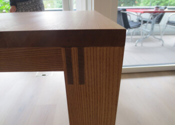 Ausziehbarer Tisch aus heimischer Ulme, Ostermundigen Ausziehbarer Tisch aus heimischer Ulme, Ostermundigen