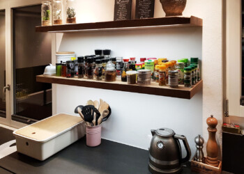 Wandtablare mit LED Licht, verdeckt montiert Wandtablare mit LED Licht, verdeckt montiert Eiche Altholz